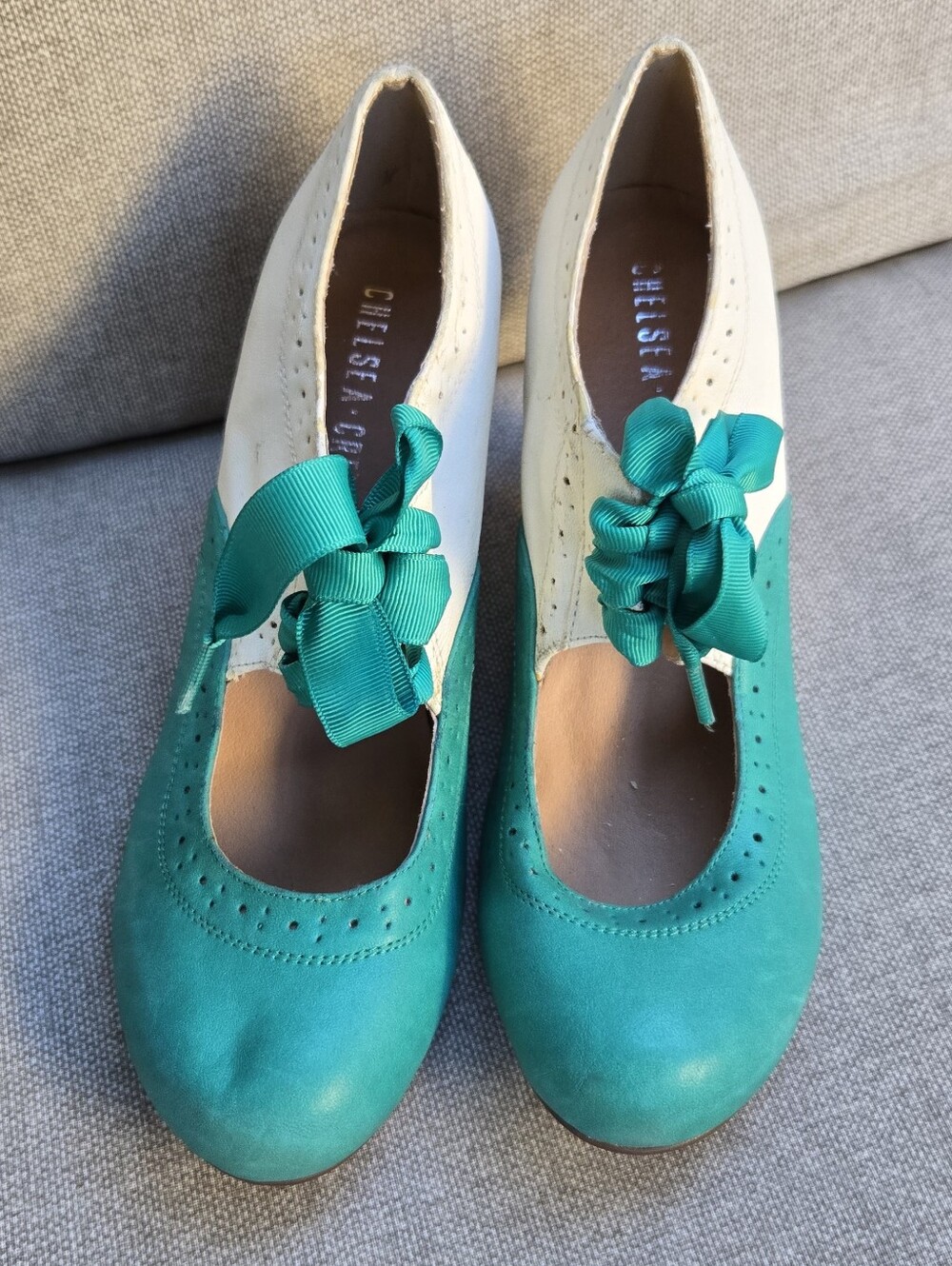 Chelsea Crew Two-Tone Teal and White Heeled Oxford Pumps - Picture 5 of 13